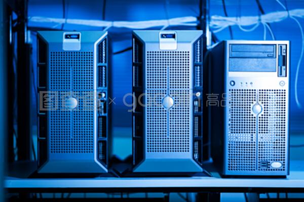 资料室内的电脑网络伺服器与云计算装备技术服务
