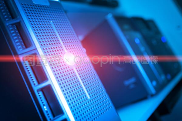 网络服务器与云计算装备技术服务 数字化转型的双翼