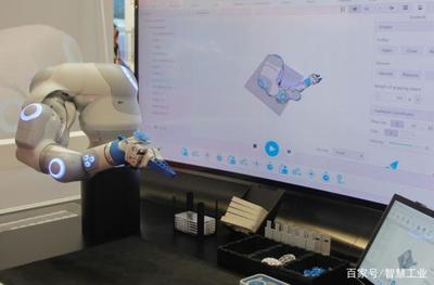 5G+机器人+云服务 三驾马车驱动智能产业新变革